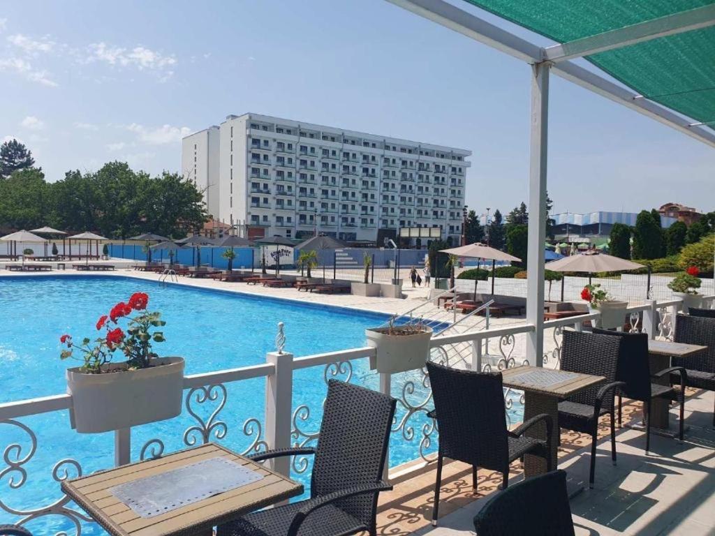 De Lux Nedeljkovic Aparthotel Jagodina Bagian luar foto