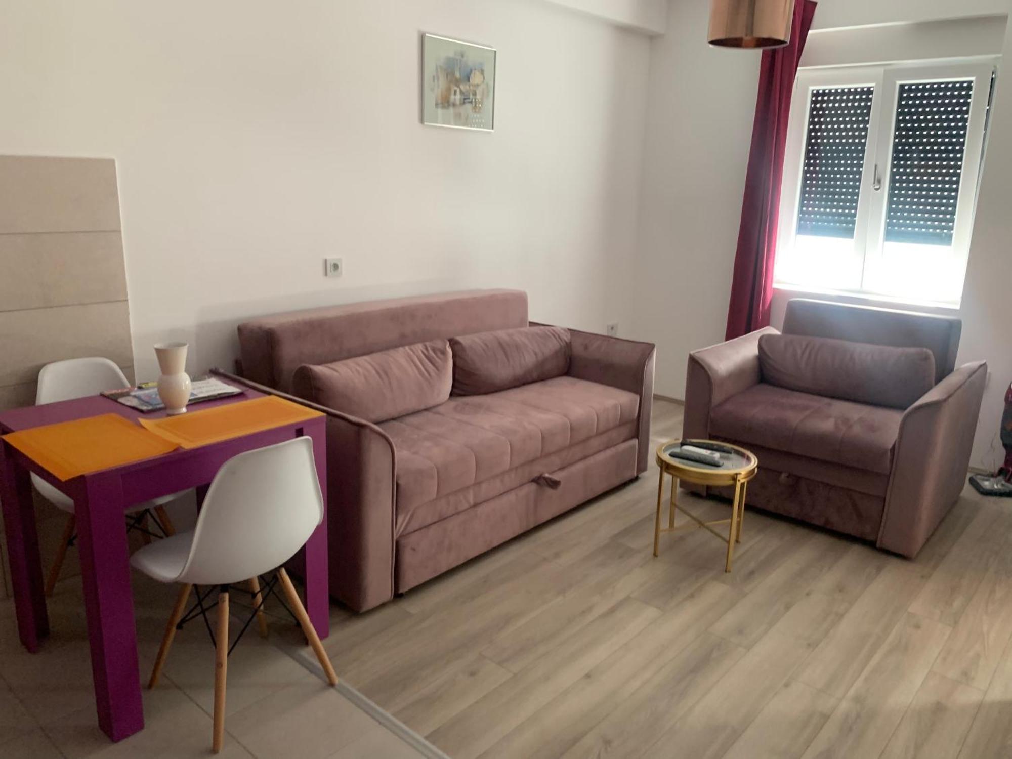 De Lux Nedeljkovic Aparthotel Jagodina Bagian luar foto