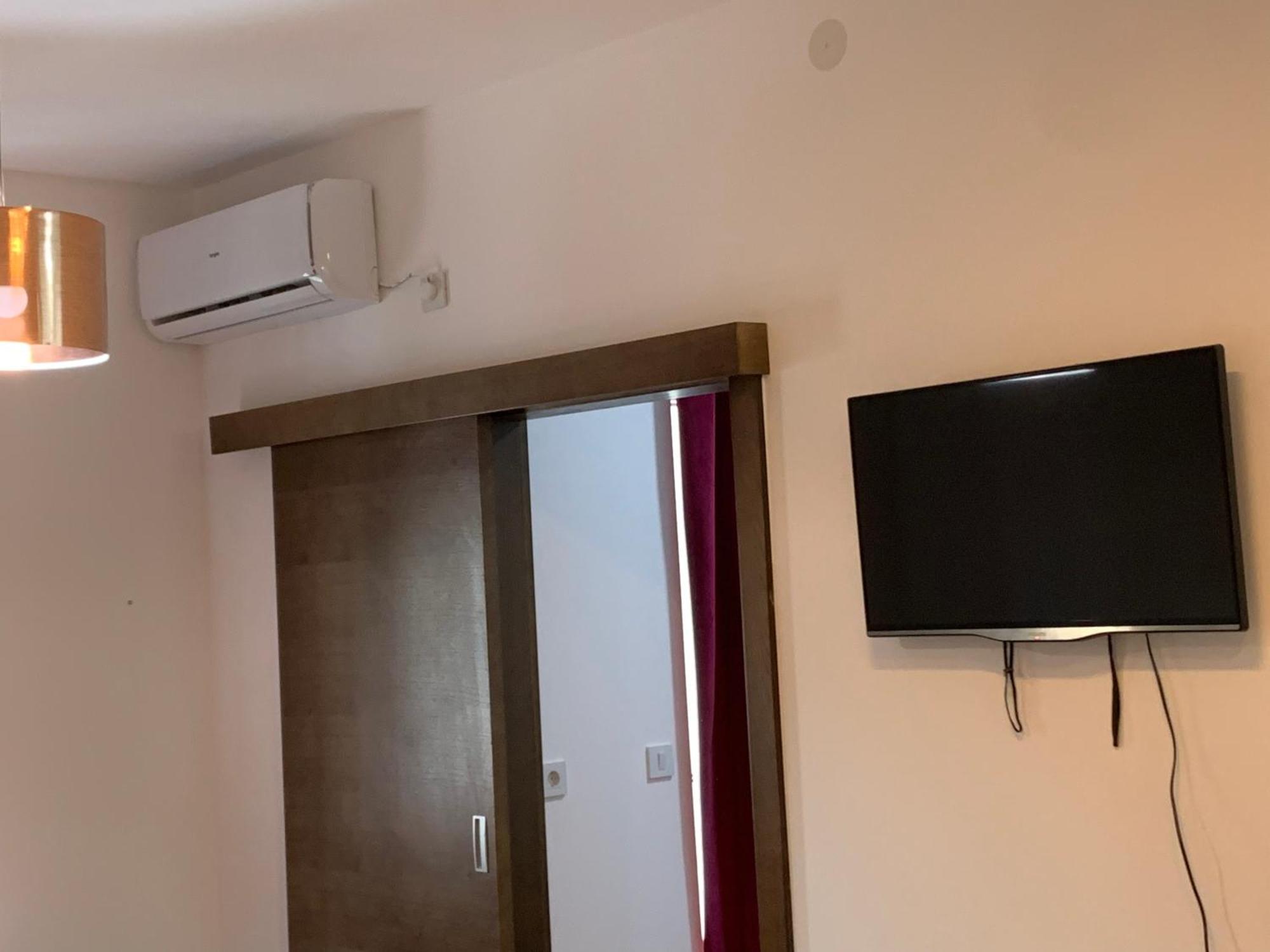 De Lux Nedeljkovic Aparthotel Jagodina Bagian luar foto