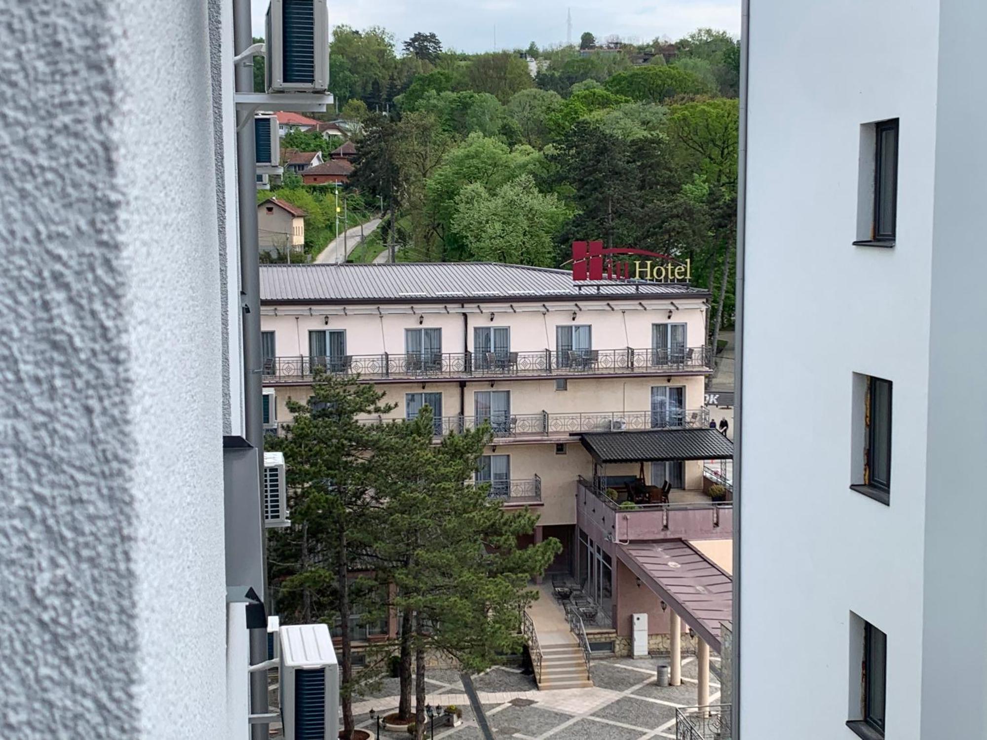 De Lux Nedeljkovic Aparthotel Jagodina Bagian luar foto